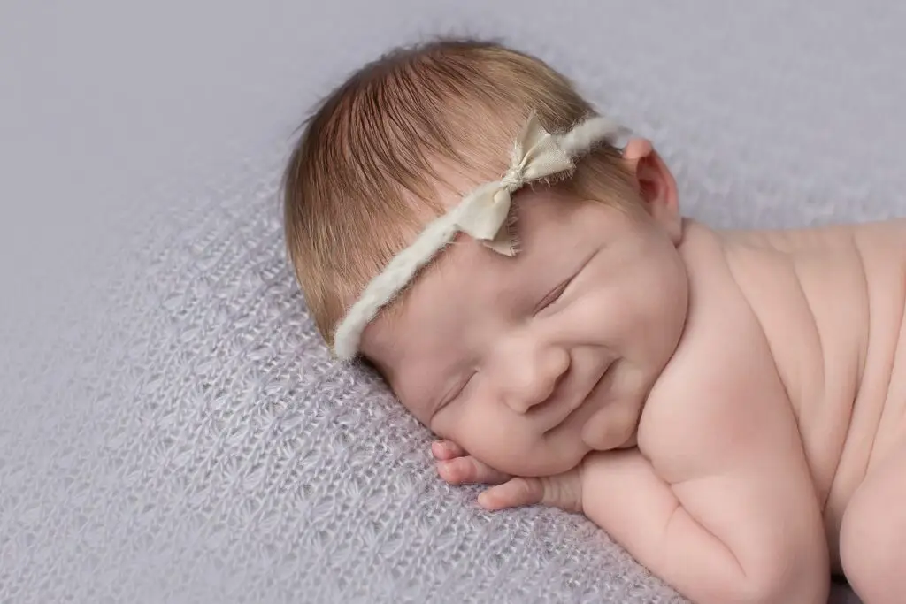 Cream n Cocoa Photography – Cream N Cocoa Took this just at the right moment, when the sleepy newborn smile appeared.