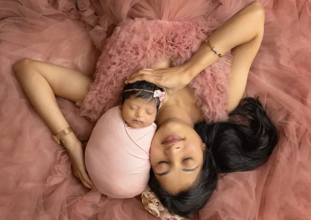 mom and newborn baby with pink blanket. Cream n Cocoa Photography: Cincinnati Newborn Photographer