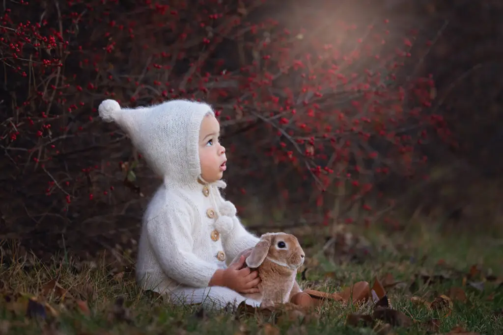 Fine Art Portrait photographer in Cincinnati took this photo of a baby with a bunny